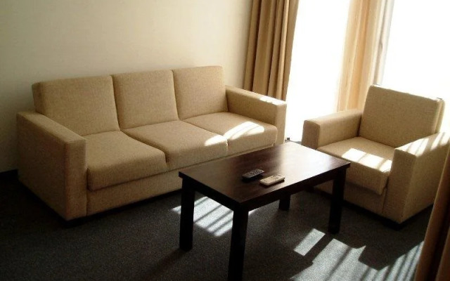 Art studio Marina Cape-private host