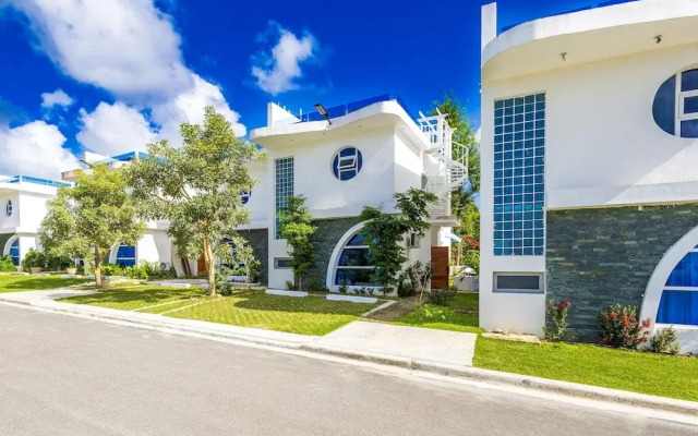 New Stylish 3BR Villa With Private Pool Terrace