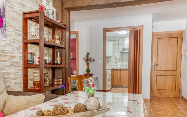 Beautiful Holiday Home in Benamahoma With Fireplace