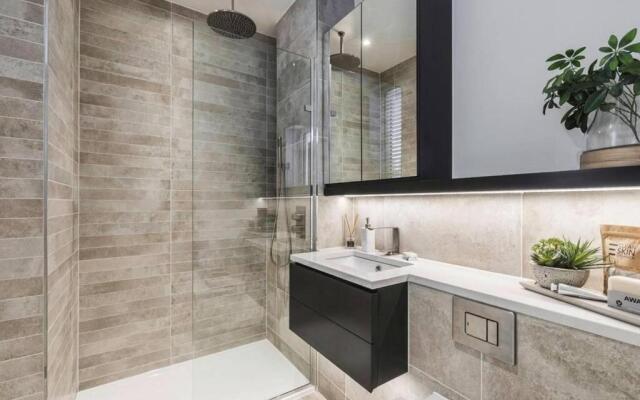 Deluxe elegant and very spacious apartment#17