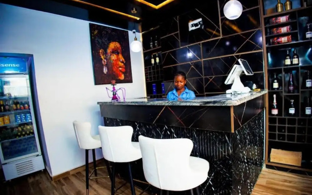 Vic & J Lounge and Hotel
