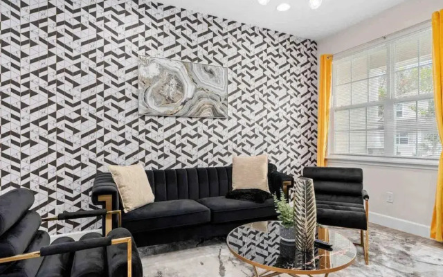 Super Epic- Sleeps 32 TWO Separate Townhomes