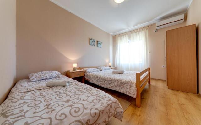 Apartments Pelle