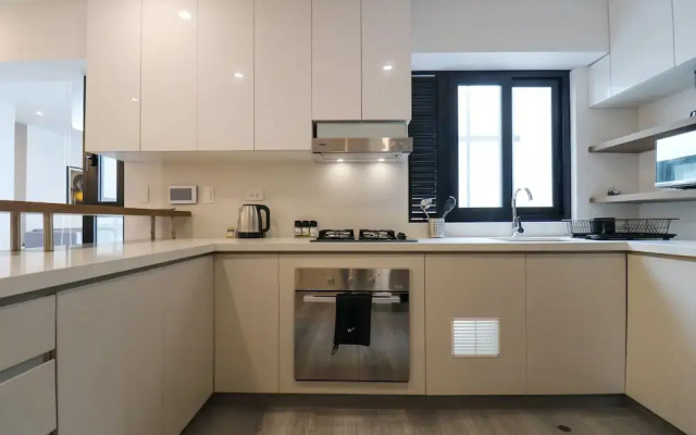 w Grandiose Duplex w Modern Deco in Miraflores