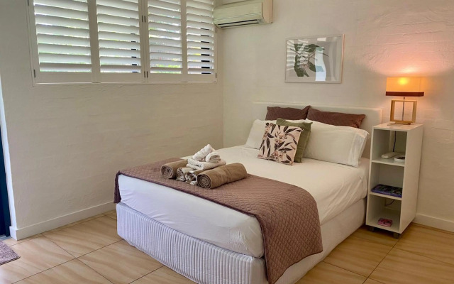 Bayona 1 Little Cove