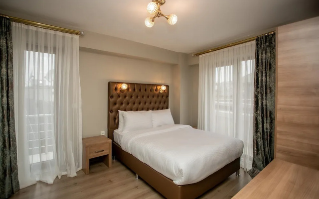Lavin Hotel & Suites