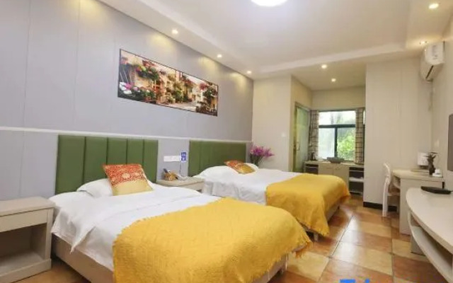 Yanzihu Huayuan Hotel