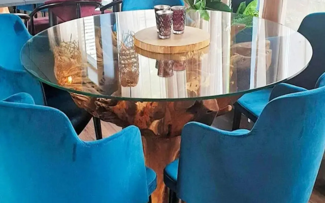 Appealing Vacation Home With Free Breakfast