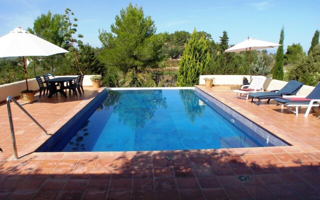 Sunlit American Style Villa in St Joan de Labritja with Pool