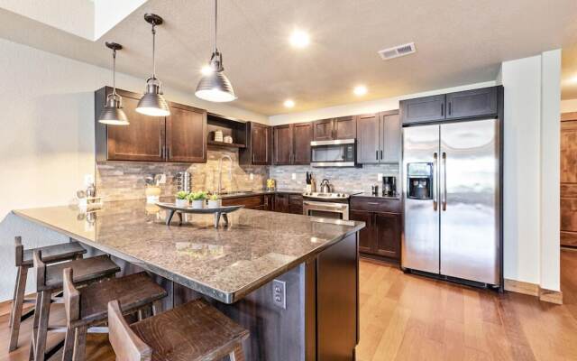 Spectacular Townhome Near Breweries and River District!