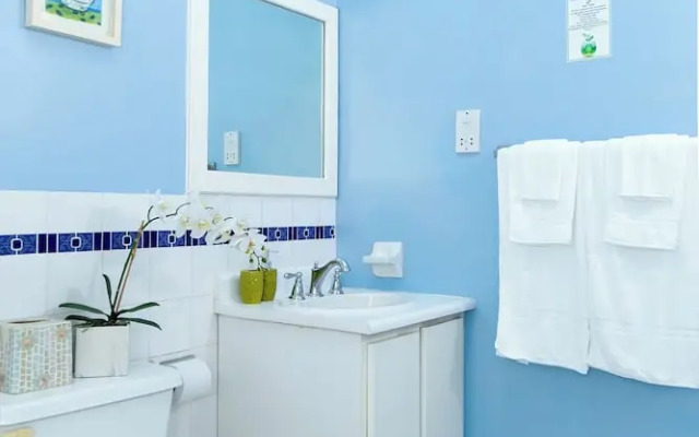 Silver Palms Charming 1BR Private Beach and Pool