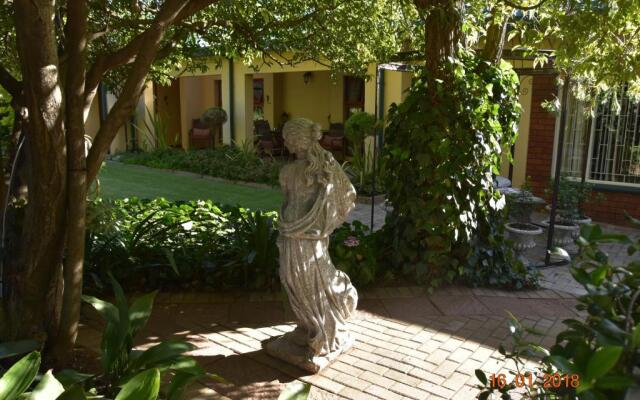 Lamor Guest House