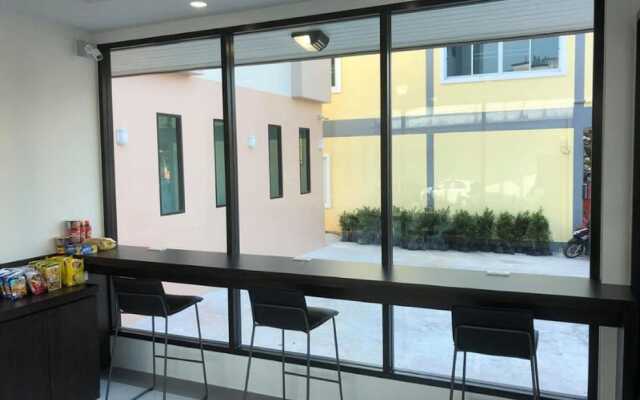 The Hub Suratthani Hotel