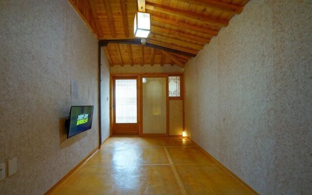 Jeonju Hongsi Hanok Guesthouse