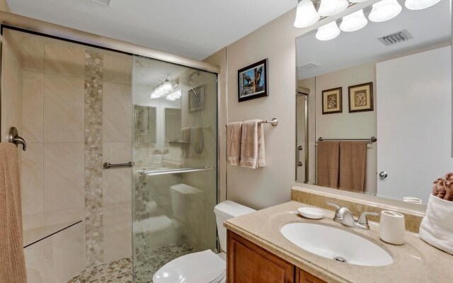 Luxurious Beachfront Condo With Glorious Ocean Views