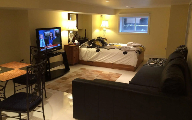 Toronto Garden Inn Bed and Breakfast
