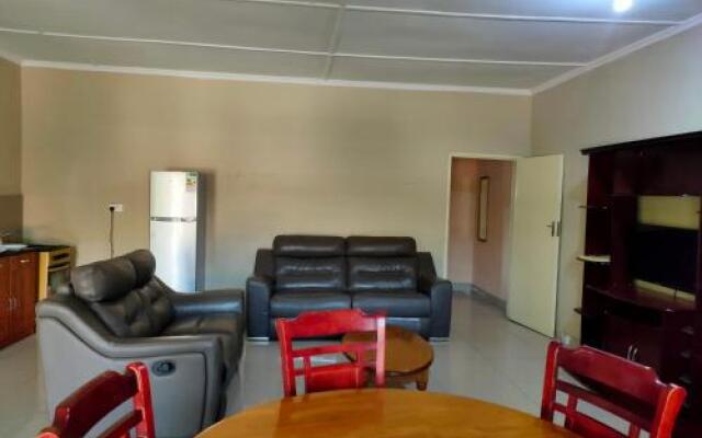Golden Days Executive Lodge Livingstone