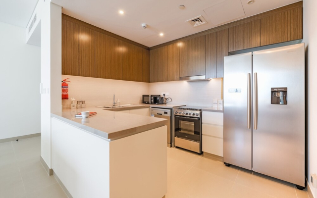 Stunning beachfront Apt. with Balcony Marina