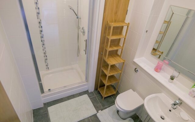 Stunning Holiday Stay With Free Gym and Parking