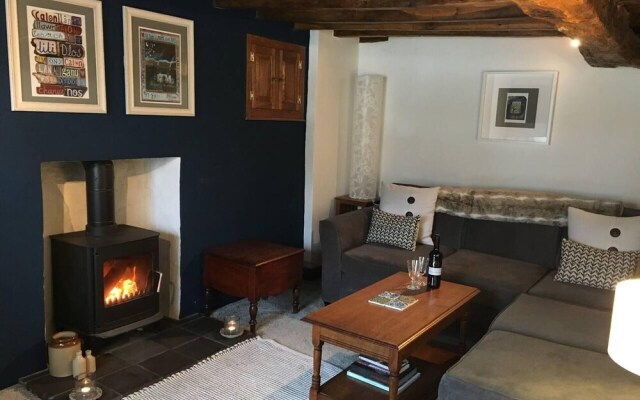 Traditional Cosy Cottage With Rural Views nr Coast