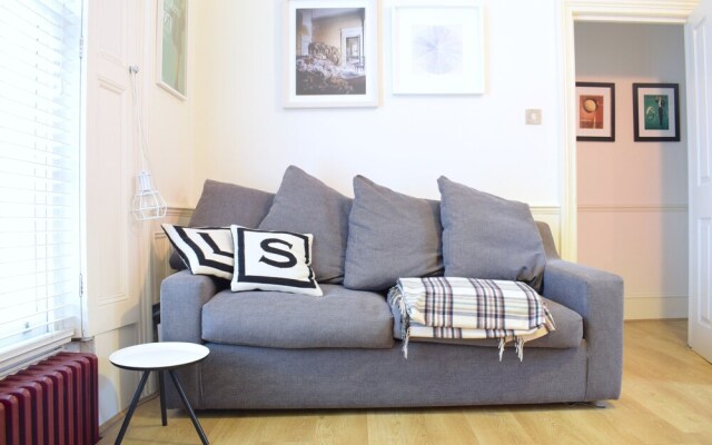 Studio Apartment in Camden Sleeps 2