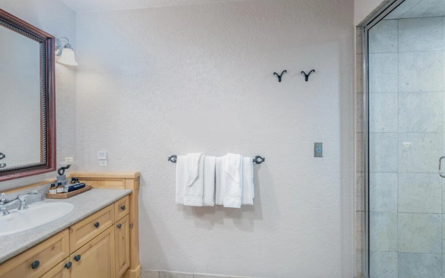 Franz Klammer 2 Bedroom