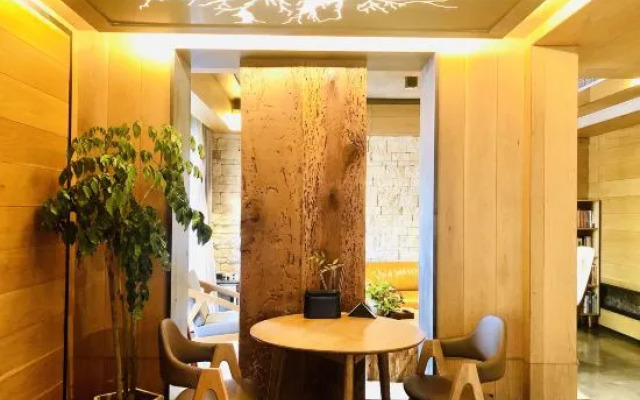 Wuta Xinshe (Hangzhou West Lake)