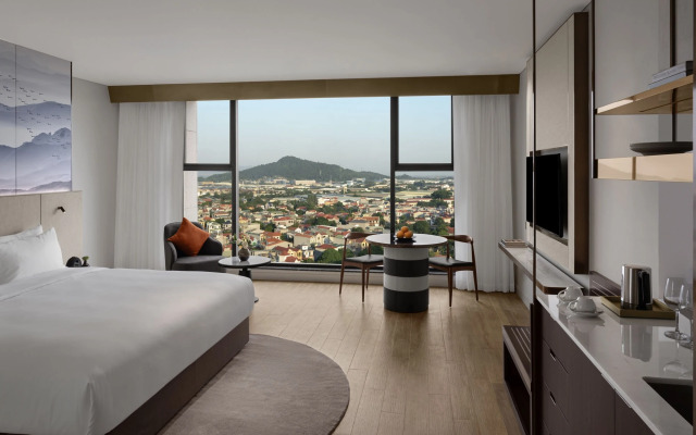 Crowne Plaza Vinh Yen City Centre