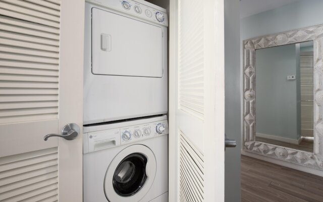 Luau I 7402/7404 - Flr14 - 3BR 3BA - "hurry Sundown"