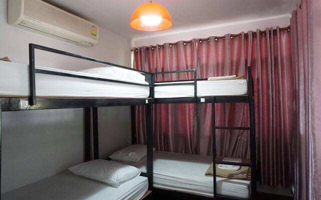 Baan Park Raak Backpacker Hostel