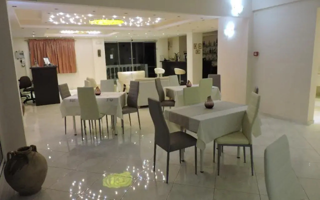 Golden Rose Suites