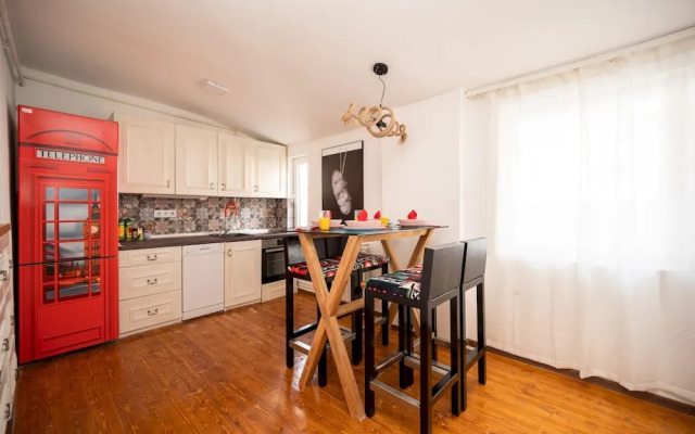 Authentic Design 2bdr Apartment in Old Town