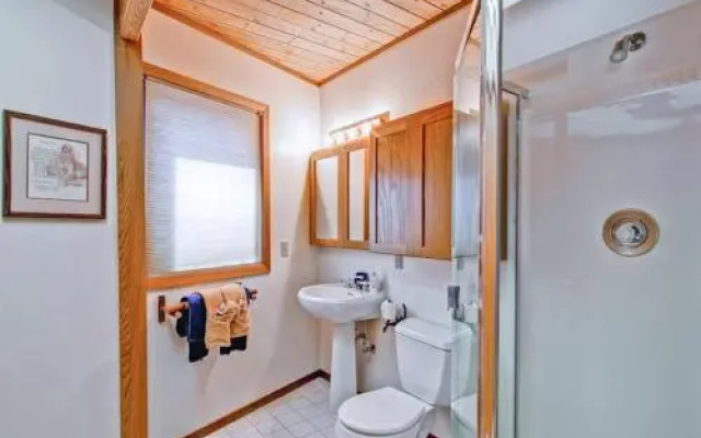 Red Fox Retreat - 2BR/2BA Tri-Level Home