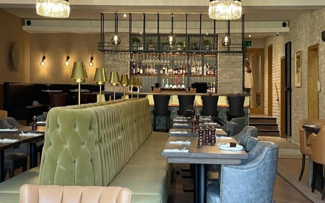 Отель Great Hallingbury Manor