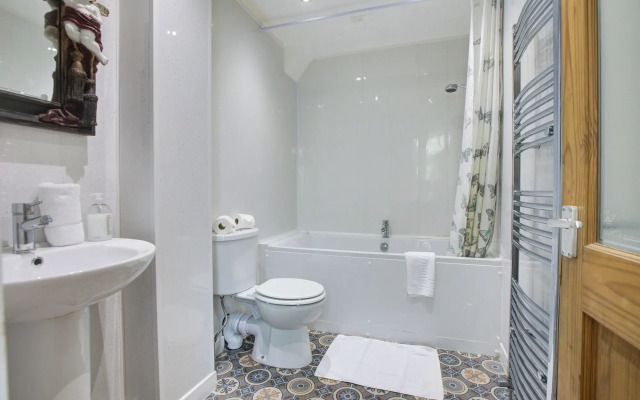 The Sandringham Court Hotel and Apartment