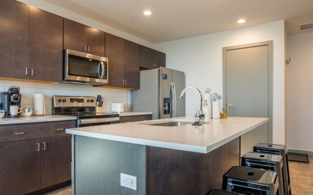 Modern Downtown Apartments by Frontdesk