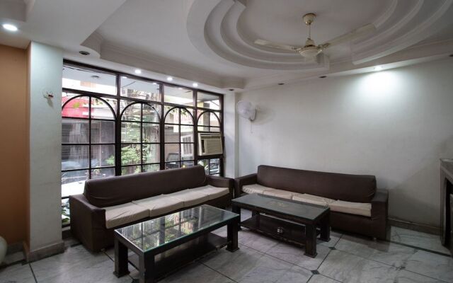 OYO 43687 Golden Deluxe Hotel