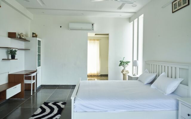 Bliss Farm Stay- lilly