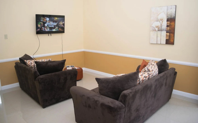 Rochester Modern Chic Apartment
