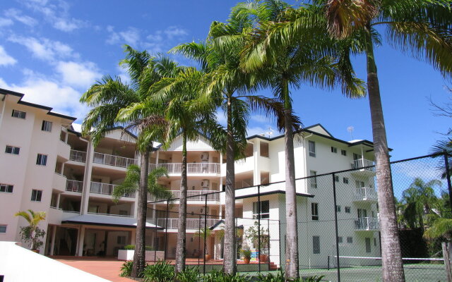 Golden Sands Beachfront Apartment Resort