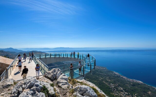 Amazing Home in Makarska with Hot Tub, Sauna & WiFi