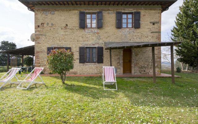 Quaint Farmhouse in Montespertoli With Swimming Pool