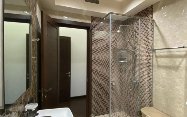 Northern Avenue, 3 bedrooms Luxury, New Renovated apartment TT666