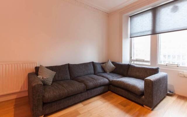 2 Bedroom Apartment Near Edinburgh Castle