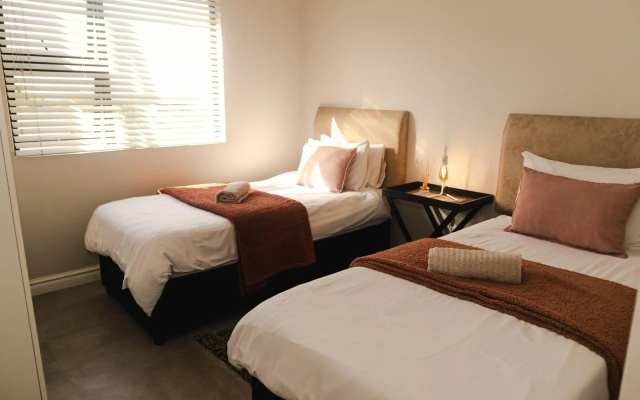 Modern 4 Sleeper Apartment
