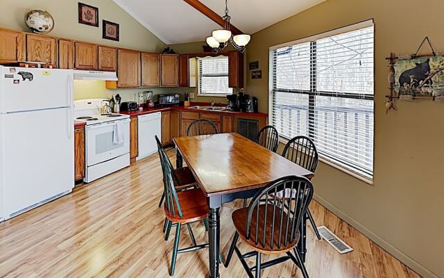 Roundette Cabin 2 Bedrooms 1.5 Bathroom Cabin
