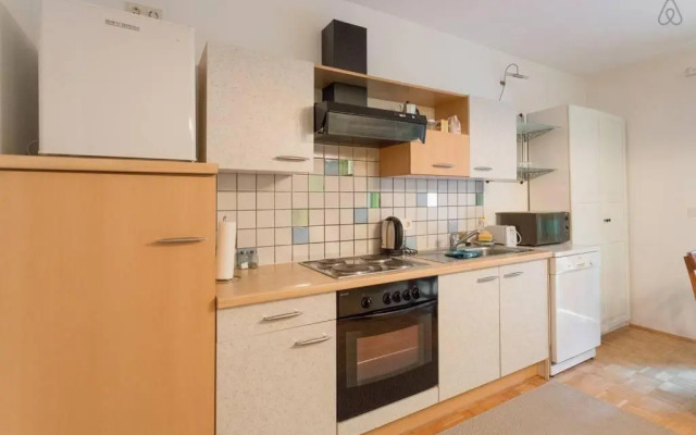 Relaxing Terrace Apartment in Lively Area