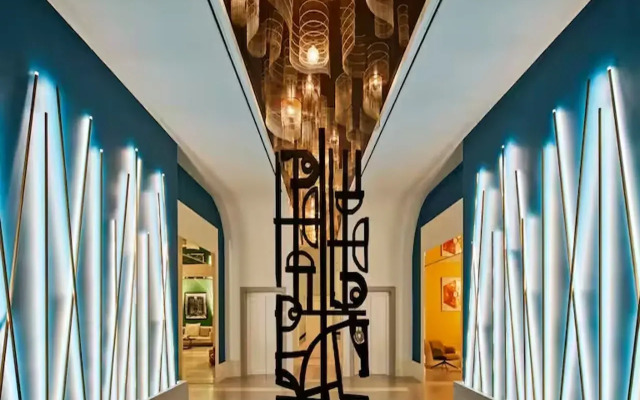 De Bonart Naples, Curio Collection by Hilton