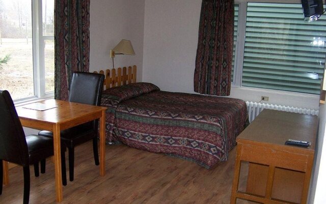 Dolan's Motel