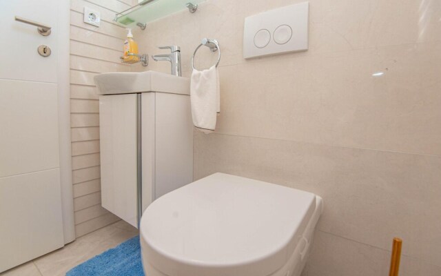 Stunning Apartment in Primosten With Wifi and 3 Bedrooms